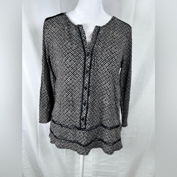 Lucky Brand Tops - Lucky Brand Linen Blend Diamond Print Blouse Women’s Small Black Beige V-Neck